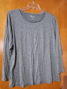 STYLUS Gray Long Sleeve Crewneck Tee
